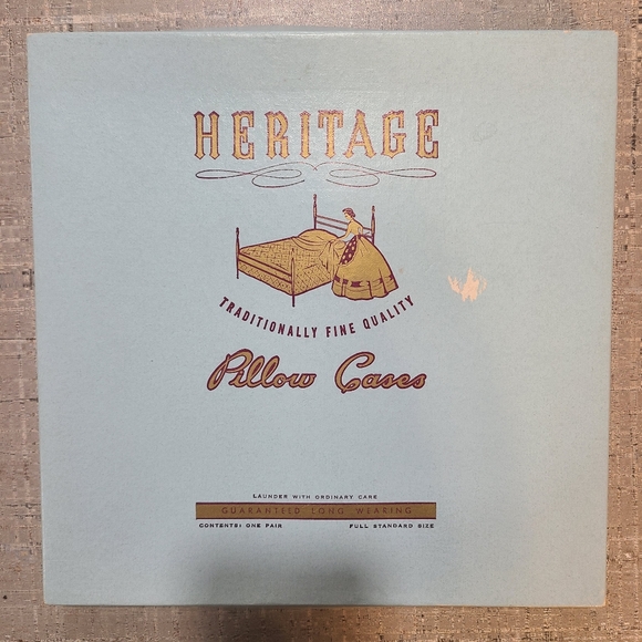 Heritage Pillowcases: Gold, NIB💛 - Picture 2 of 16